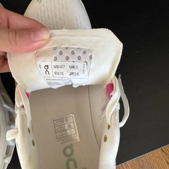 On Running Cloud monster - Women's Athletic Shoes - White and Pink - Picture 4 of 5